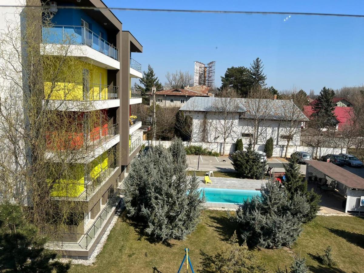 Tranzzzit Airport Apartment Otopeni Luaran gambar